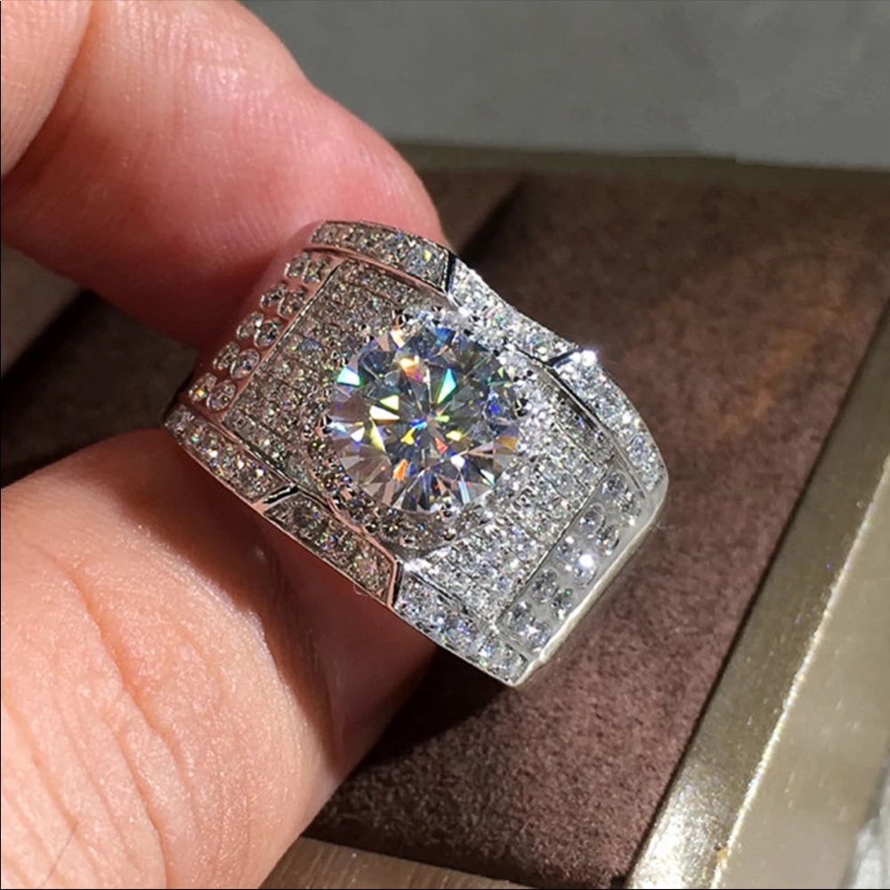 Icy bling rock engagement shiny ring - Picture 1 of 4